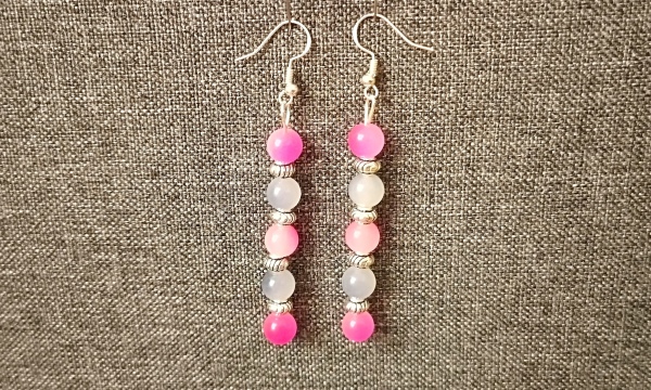 Ohrhänger mit pinken/grauen Steinperlen