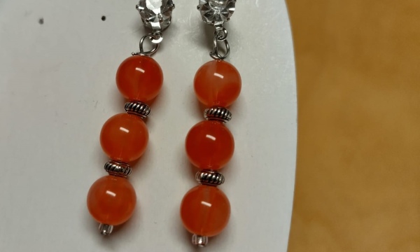 Ohrstecker mit orangen Süsswasserperlen